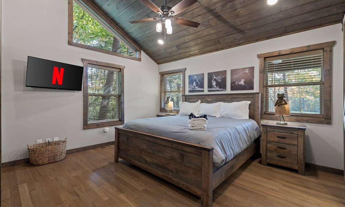 Murphy Cabin | Fabulous Frog!