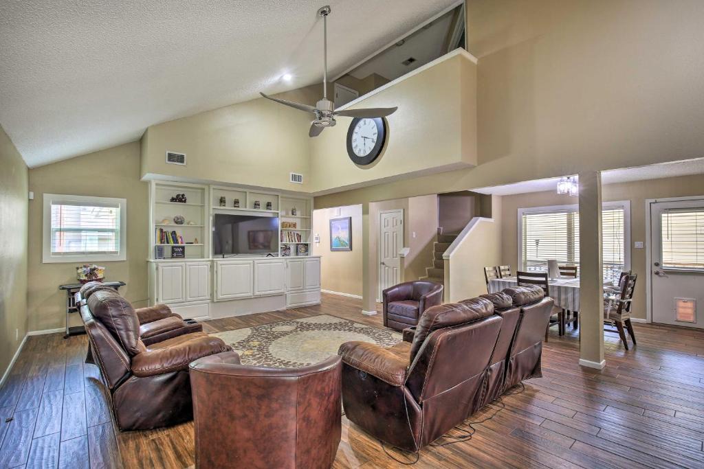 Boerne House | Family Retreat ~ 1 Mi to Hill Country Mile!
