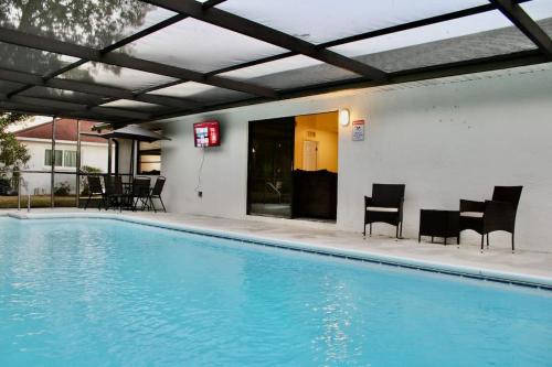 Spring Hill House | family Spacious Heated Pool Home 5 Min To Weeki Wachee