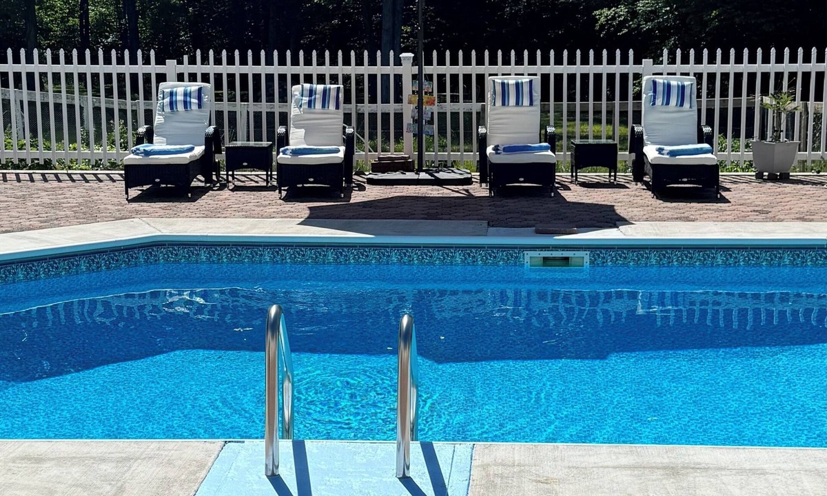Middle Hope House | Fantastic 5-bedroom house with a pool in charming Clintondale