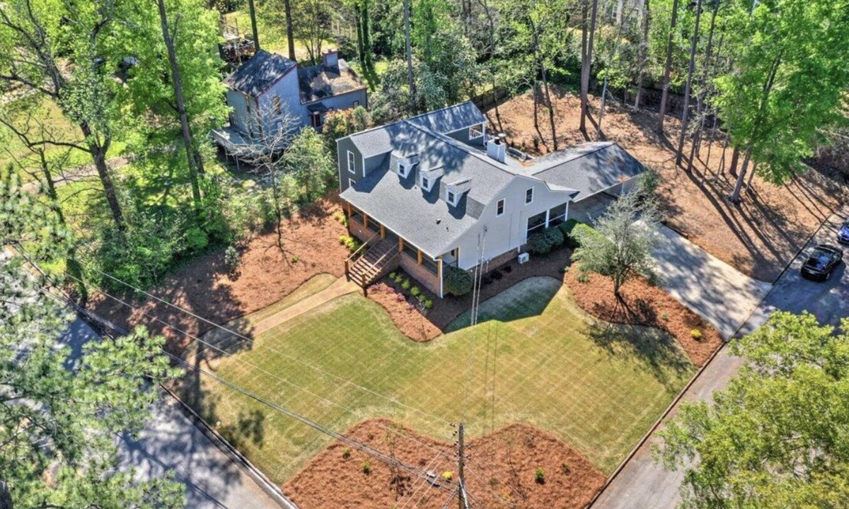 National Hills House | Featured in March 2023 Golf Digest - Within walking distance to Augusta National
