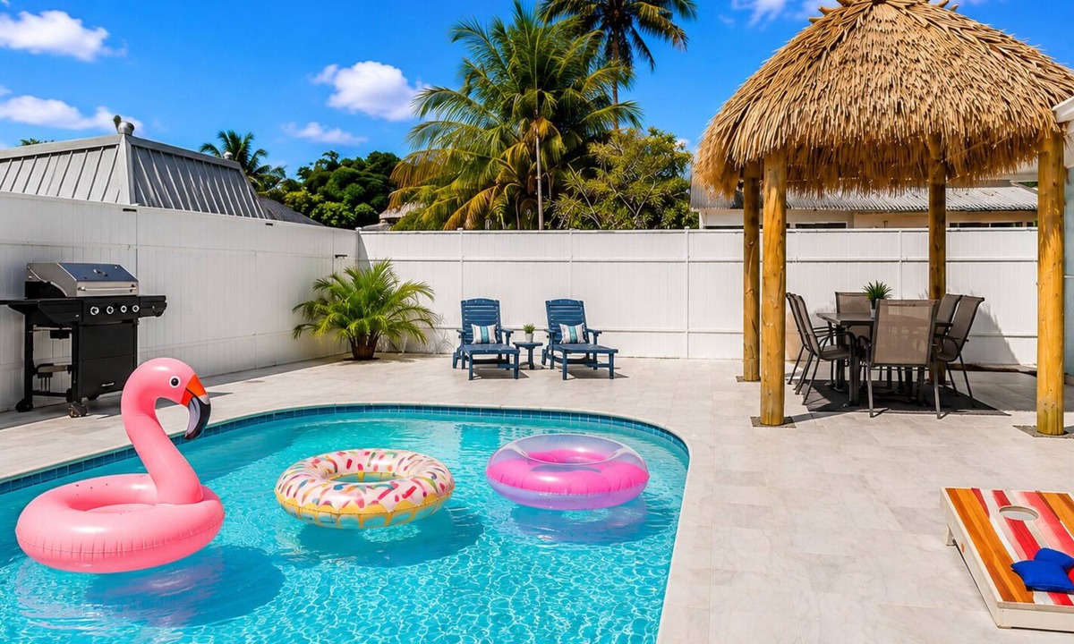 Dania Beach House | FIFA Perfect Pool Oasis w/Tiki Bar Near Hard Rock Casino