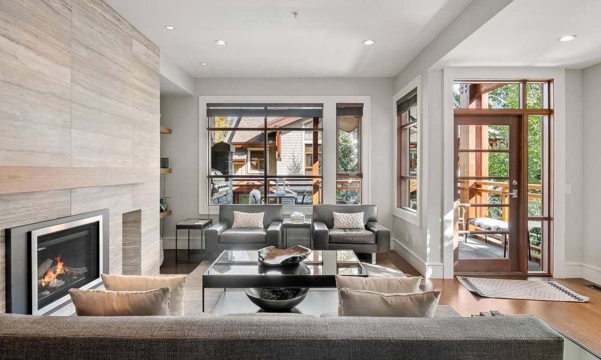 Whistler Ski Chalet | Fitzsimmons Walk 39 | Walk to village, hot tub, modern, flexible bedding