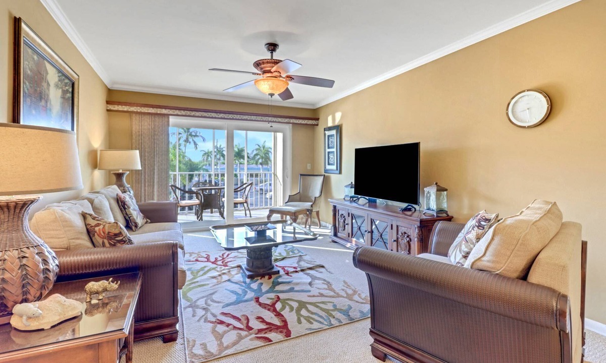 Edgewood Condo | Fort Myers River District Condo Close to Shopping, Dining & Nightlife! Heated Pool & Free Parking!
