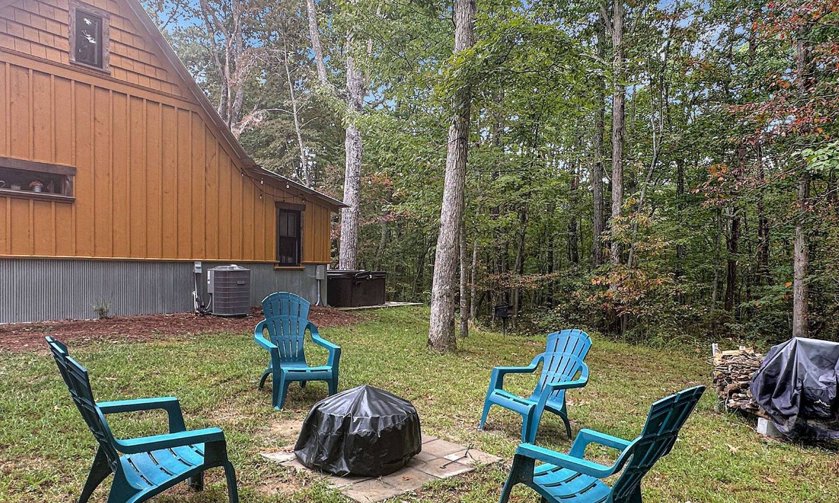 Rising Fawn Cabin | Free Ruby Falls Ticket & More - Hot Tub-2BR +Loft Cabin-2 mi to Cloudland-Hiking-Golfing-Chattanooga