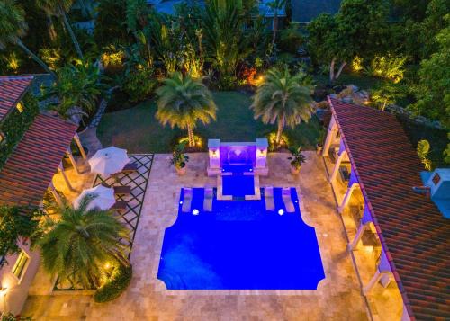 Indian Beach Sapphire Shores House | Fruit and Botanical Garden Estate 2 miles to downtown EV VR24-00151