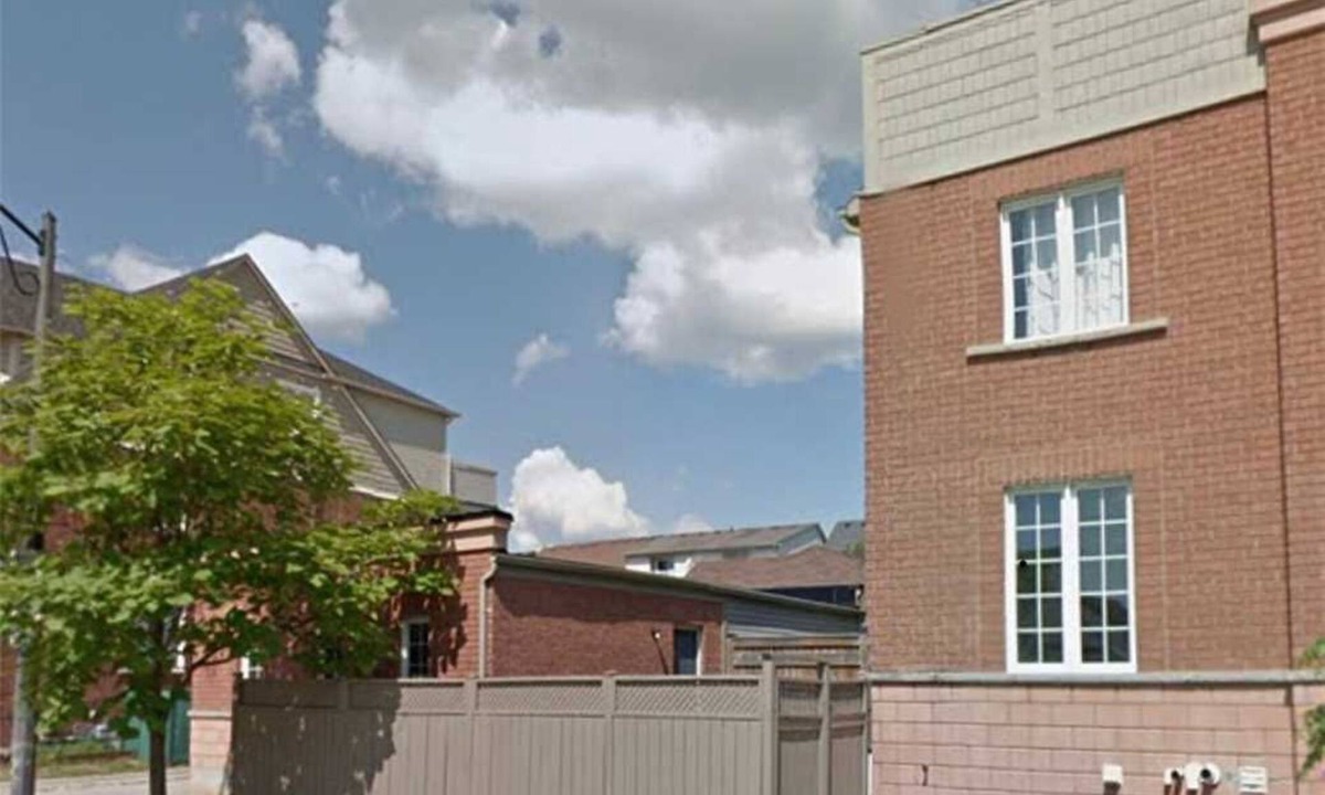 York University Heights House | Fully Furnished Bright and Luxurious Bedroom in North York-5