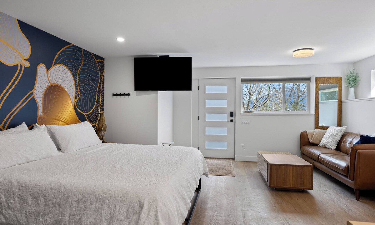 Kamloops House | Fun + Private West-End King Suite, Centrally Located Near TRU+RIH