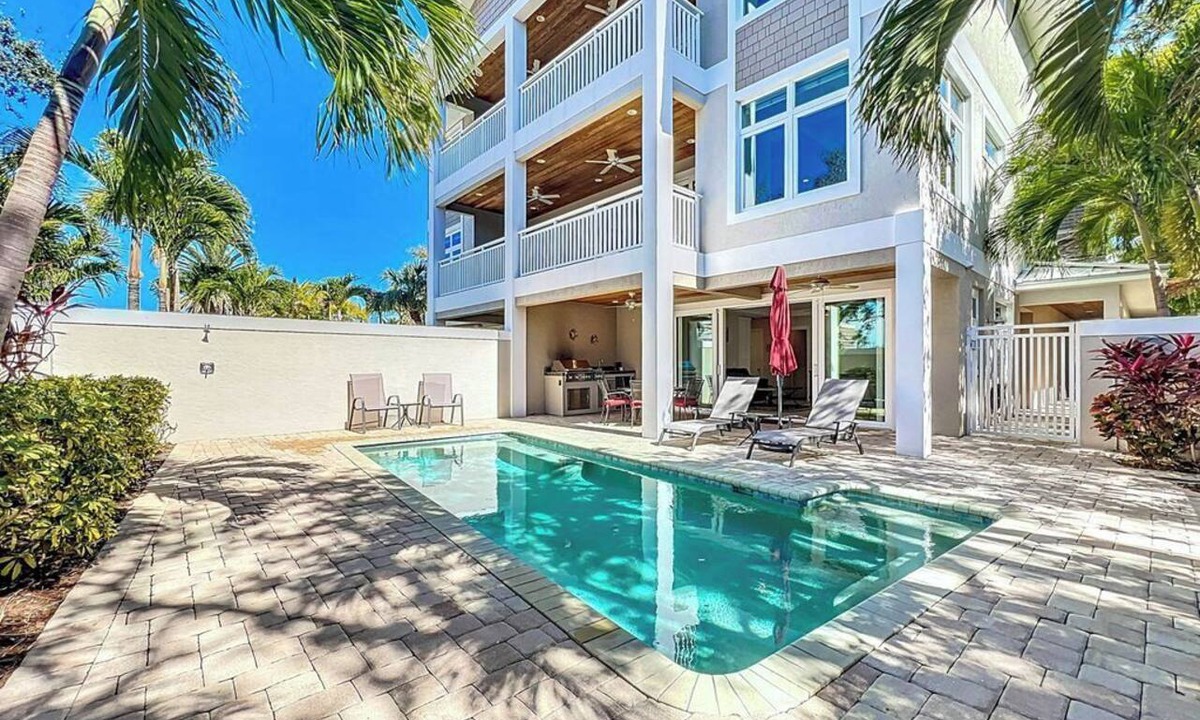 Siesta Key House | Garage Parking, King beds-NO Bunks, Pool & Private Beach Access-No Crowds