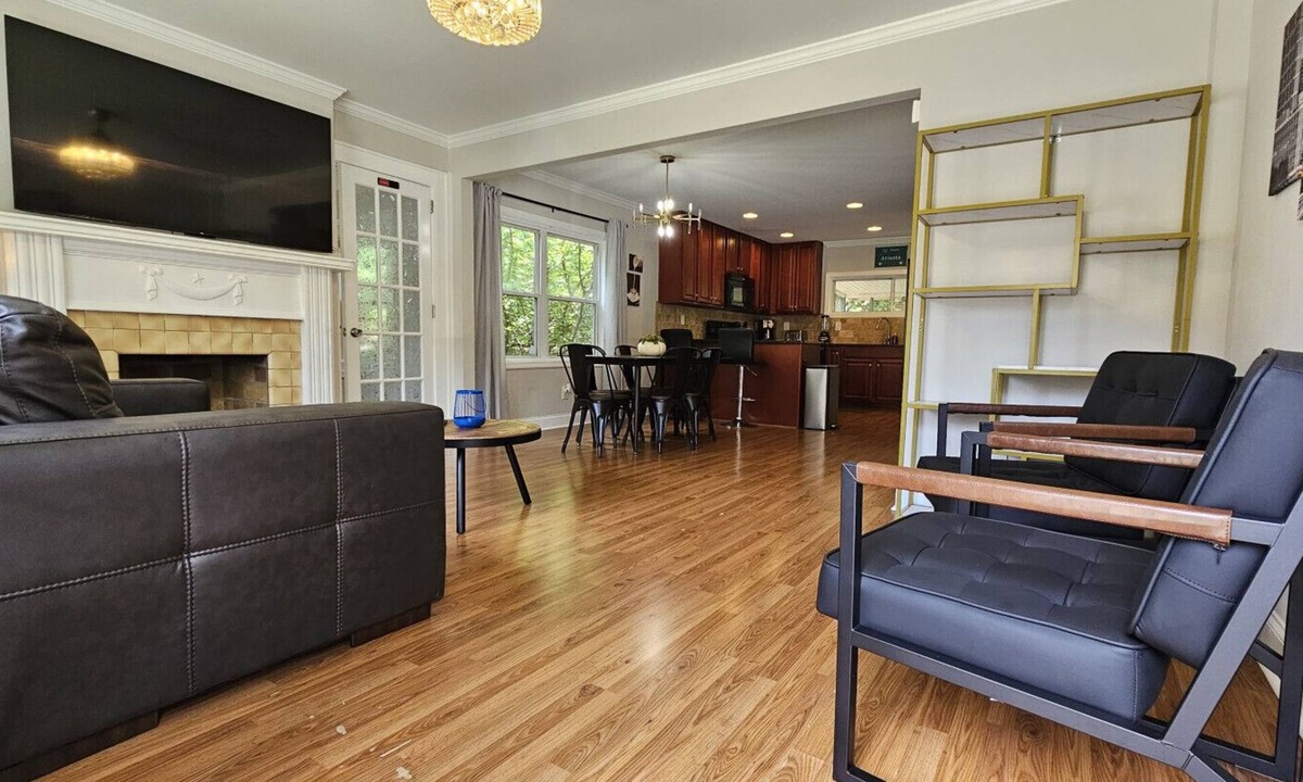 Home Park House | Gorgeous 3BR Home with Backyard