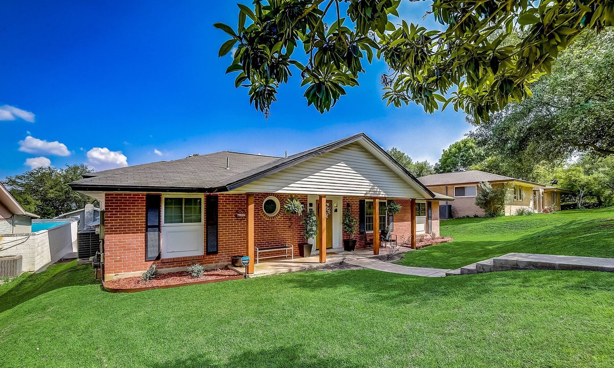 Medical Center District House | Gorgeous home close to downtown with foosball, private patio with pool, and AC