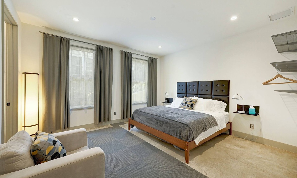 Clarksville House | Gorgeous Lower Unit Right in the Heart of Downtown Austin