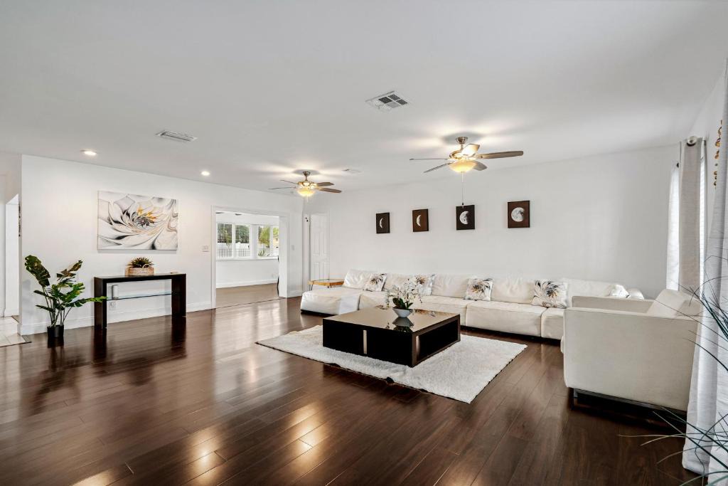 Palm Aire Village West Villa | Gorgeous open concept 4 BR with heated pool and lounge area