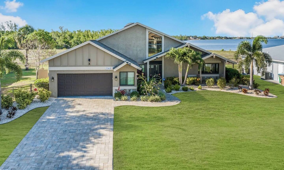 Fort Myers House | Grand River View!