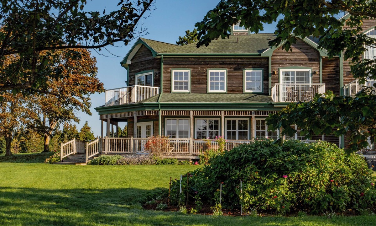 Little Pond Apartment | Ground level waterfront 2 bedroom with wrap around porch