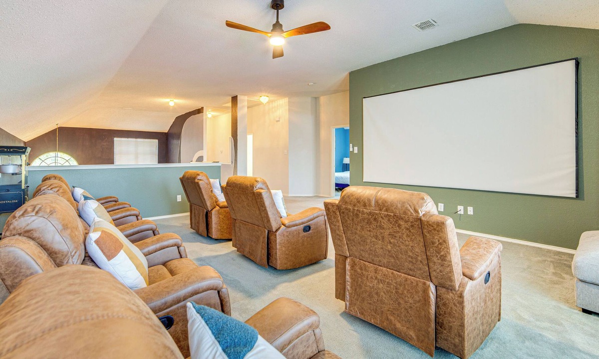 South Arlington House | Group-Friendly Grand Prairie Home w/Perks!