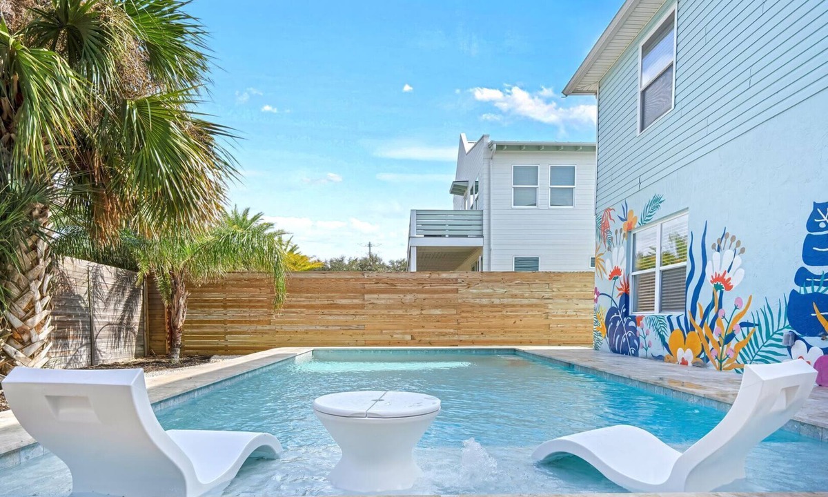 Coquina Gables House | Heated Pool, Beach, Beach Gear, Free Parking, BBQ