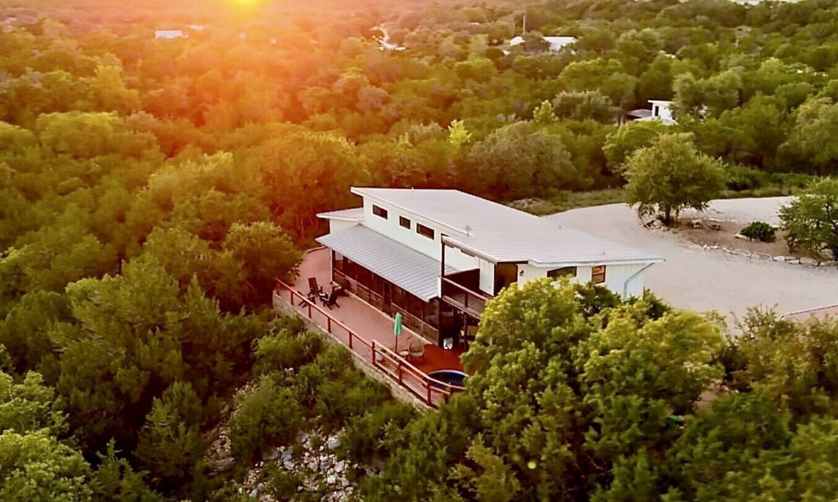 Dripping Springs House | Hilltop Haven, a spacious retreat at Wanderin’ Star Farms
