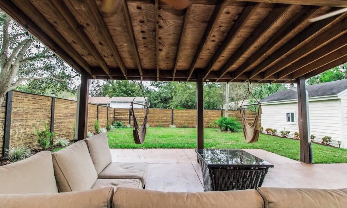Lakeland Cottage | Historic 2BR Cottage w/Fenced in Yard Near FSC