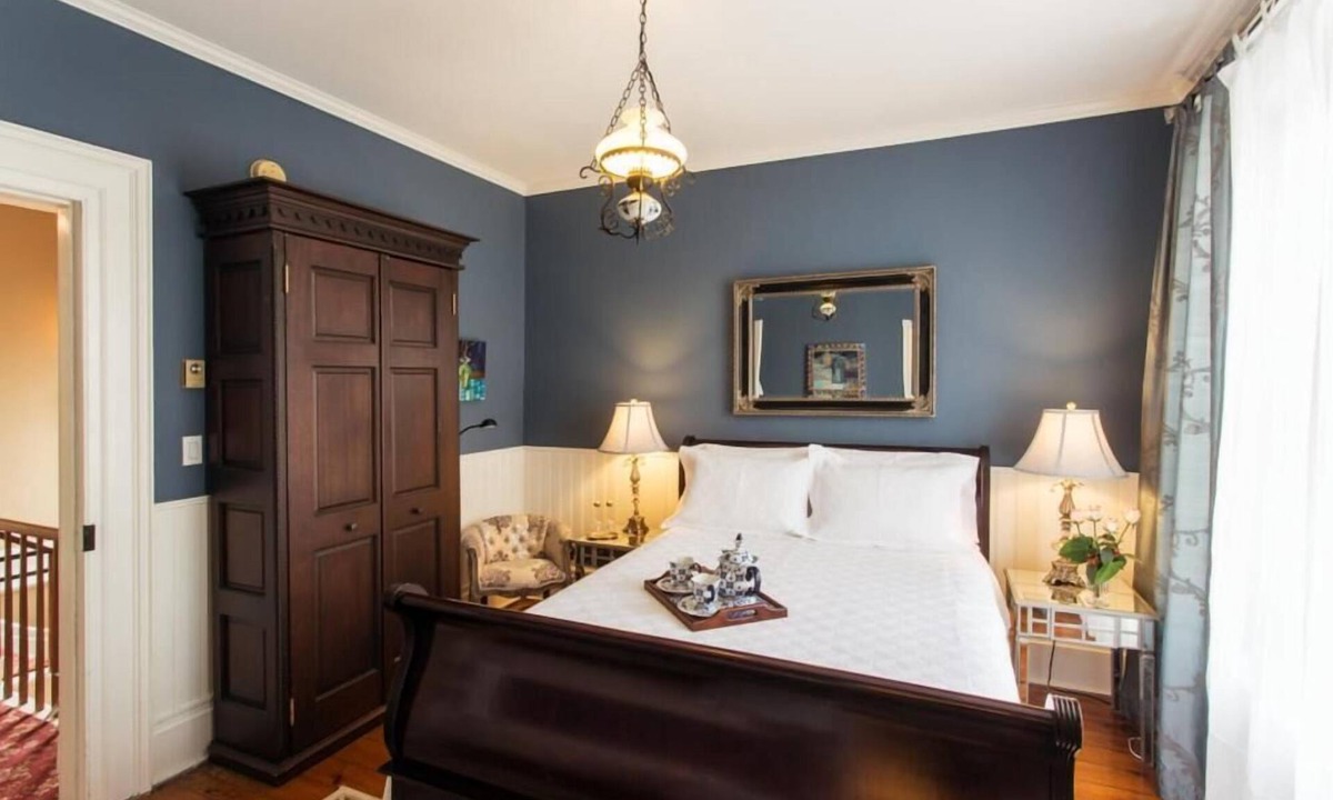 Historic Old Town Bed & Breakfast | Historic Lyons House
