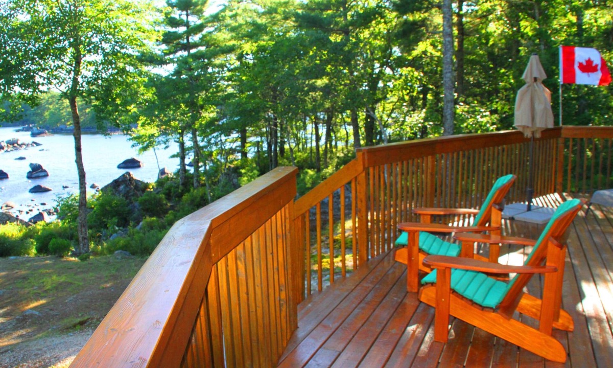 LaBelle House | House Eagle Cove - Cottage right on the shore of Ponhook Lake