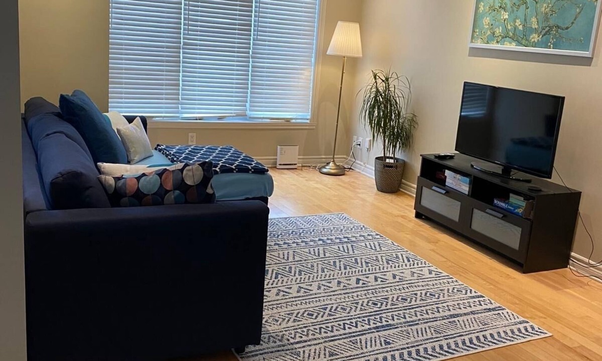 Cartierville House | House in montreal, close to bus stop, metro station, daycares, grocery stores