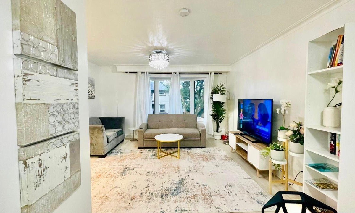 Toronto House | House near Toronto Pearson Airport
