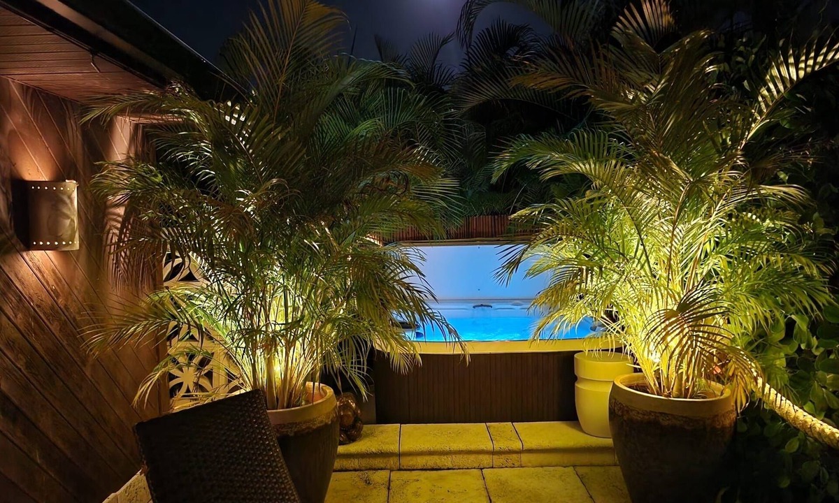 Punta Gorda House | House with Patio, Caribbean Hot-tub & Tiki Bar. Pet friendly. No cleaning charge