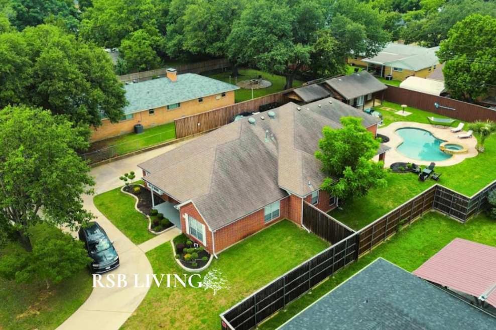 Irving House | Impressive 5BR 3,5BA Holiday Home with Pool, Game Room & Cinema Room