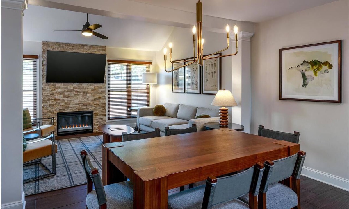 Braselton Hotel | Intimate Suite Perfect for Exploring Local Wine, Nearby Lakes, and Rolling Hills