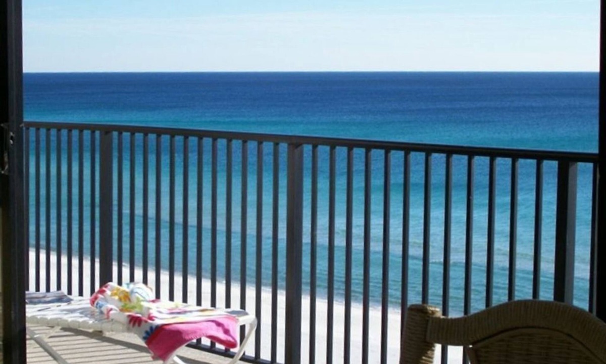 West Panama City Beach Condo | Irresistible! All Glass! Huge 1400 sq' 2b2b, 1:30p cst check in. Beach Service!