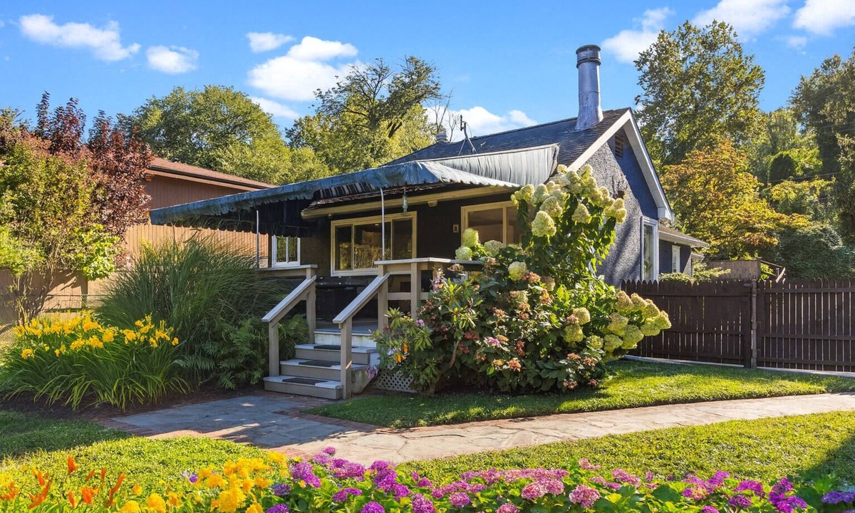 Gulph Mills House | Kayaks & River Access/Easy Parking/Beautiful