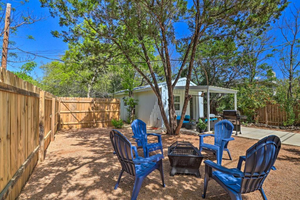 Hudson Bend House | Krows Nest - Sunny Cottage with Lake Access!