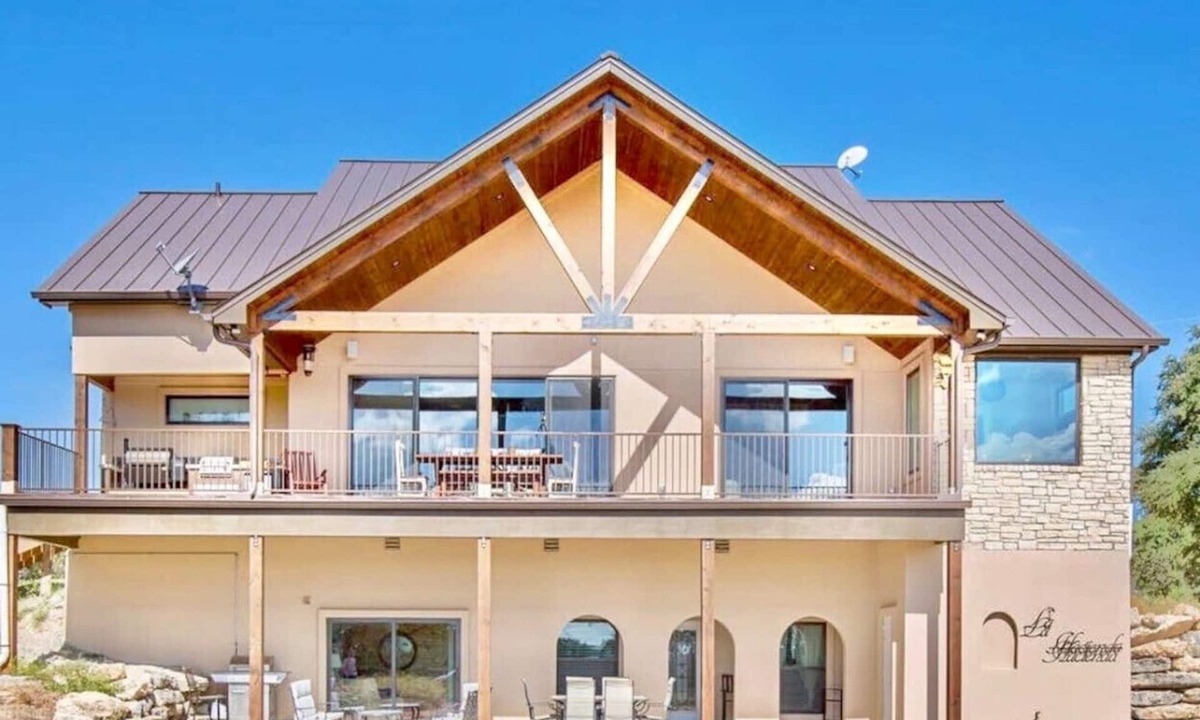 Dripping Springs House | La Hacienda Retreat- Brewery- Pool- Playground