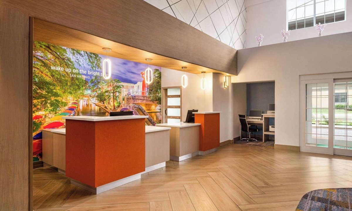 Stone Oak Hotel | La Quinta Inn & Suites by Wyndham San Antonio N Stone Oak
