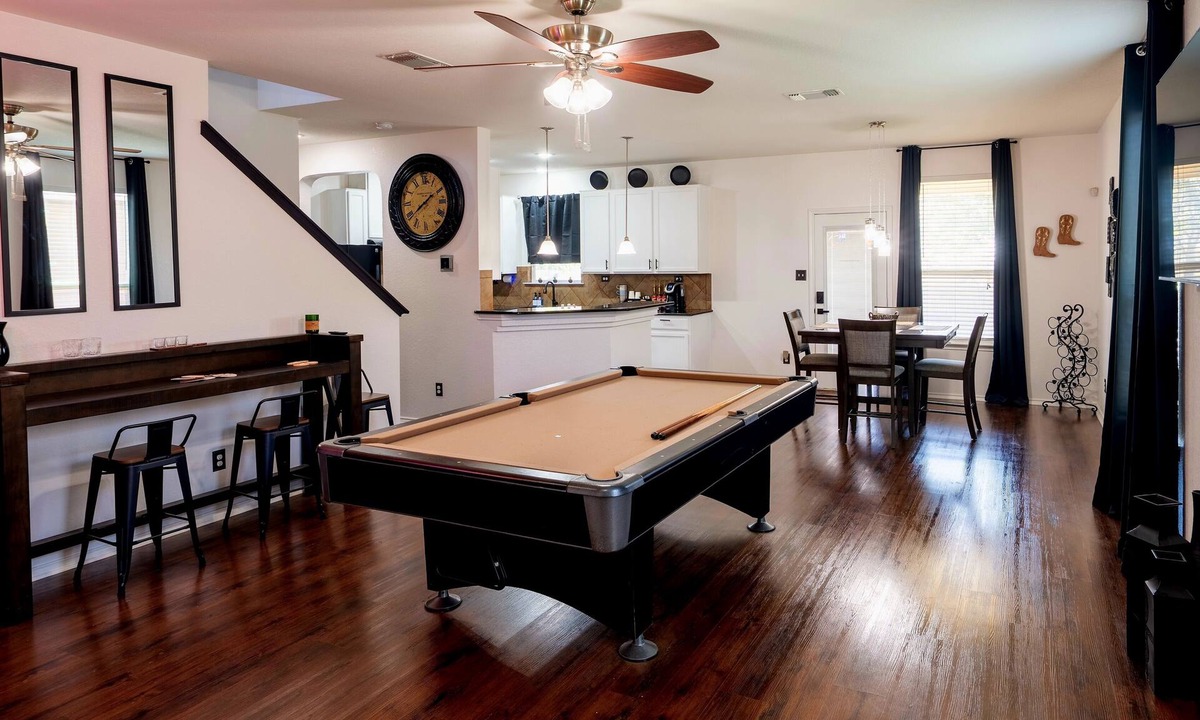 Southside House | Lackland AFB in 5 with Hot Tub & Pool