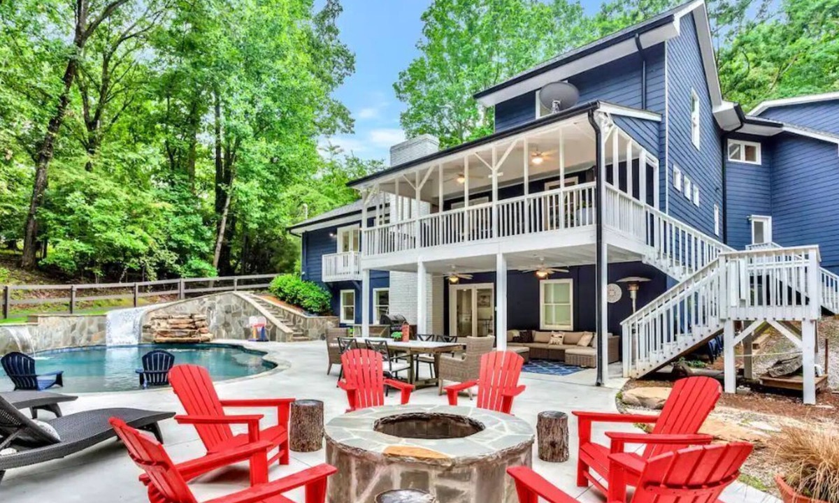 Flowery Branch House | Lakefront, Backyard Oasis, Camp Marshmallows, Indoor Gym, Saltwater Pool
