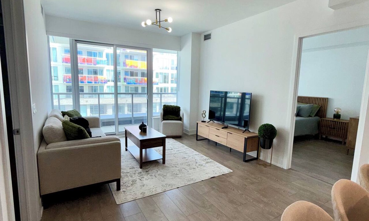 Innisfil Condo | Lakeside 2 BR Condo at Friday Harbour | 1hr from GTA