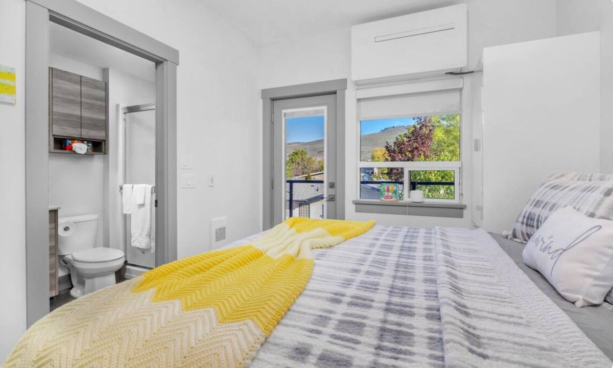 Vernon Resort | Lakeview King Studio Suite with Full Kitchen – Rental in Vernon, BC