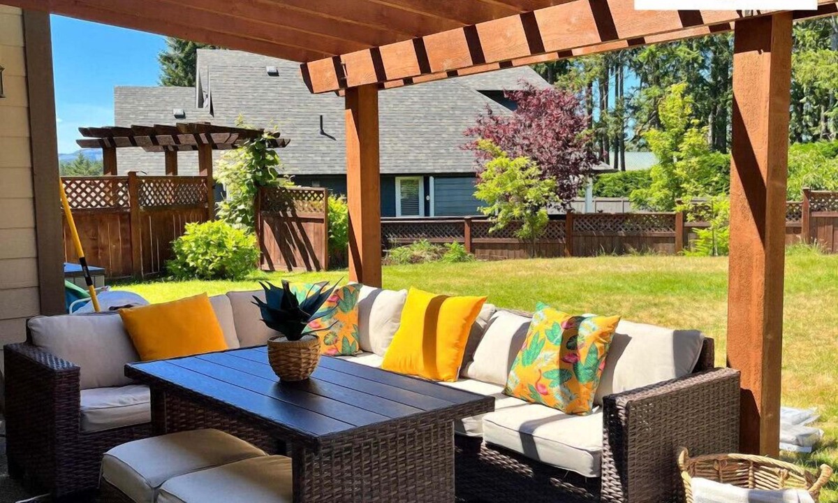 Mill Bay House | Large Executive Home in Mill Springs , 4 bd/3 ba