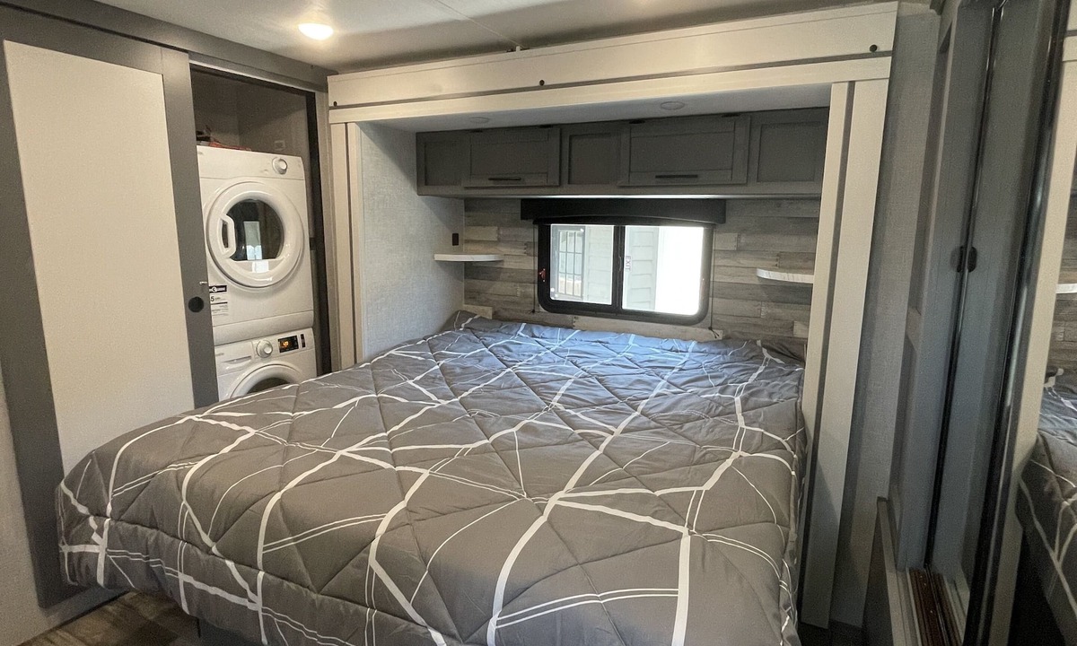 North San Antonio - SAT House | Large private 1bdrm RV near Medical Center in San Antonio