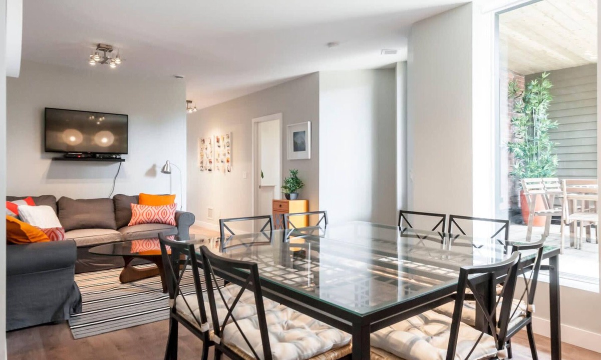 Plateau Mont Royal Apartment | Le Lounge: Spacious Apartment in Heart of the Plateau + Private Terrace