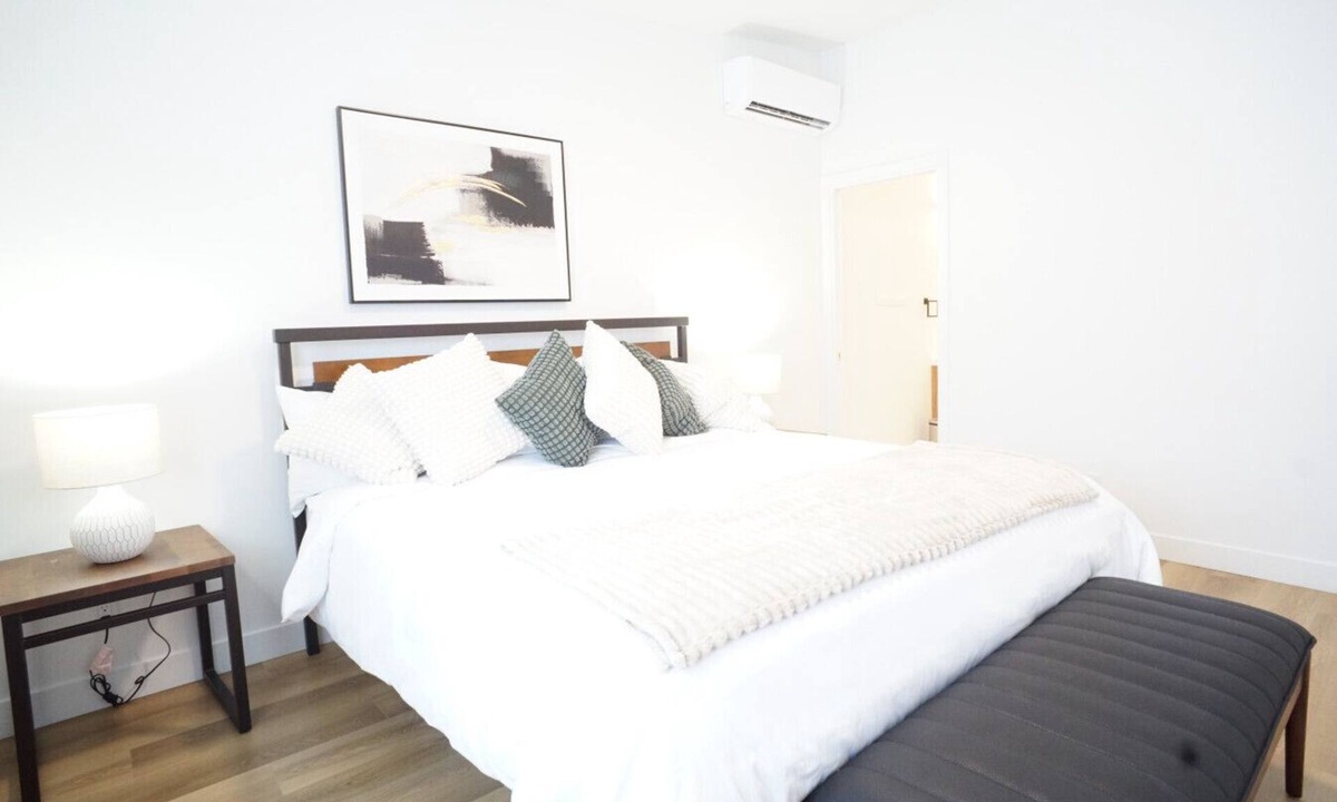Magog Condo | Le Memph Loup: 3 bedrooms pool hot tub lac Memphrémagog