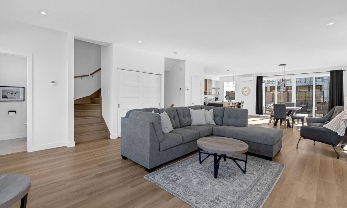 Magog Condo | Le Memph Renarde: 3 bedrooms pool hot tub lac Memphrémagog