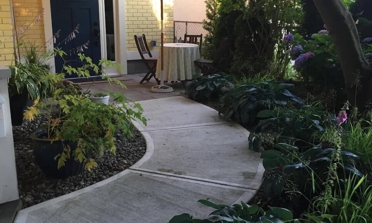 Hastings House | Little Gem 2 bedroom apart with patio + Studio in prime Vancouver location