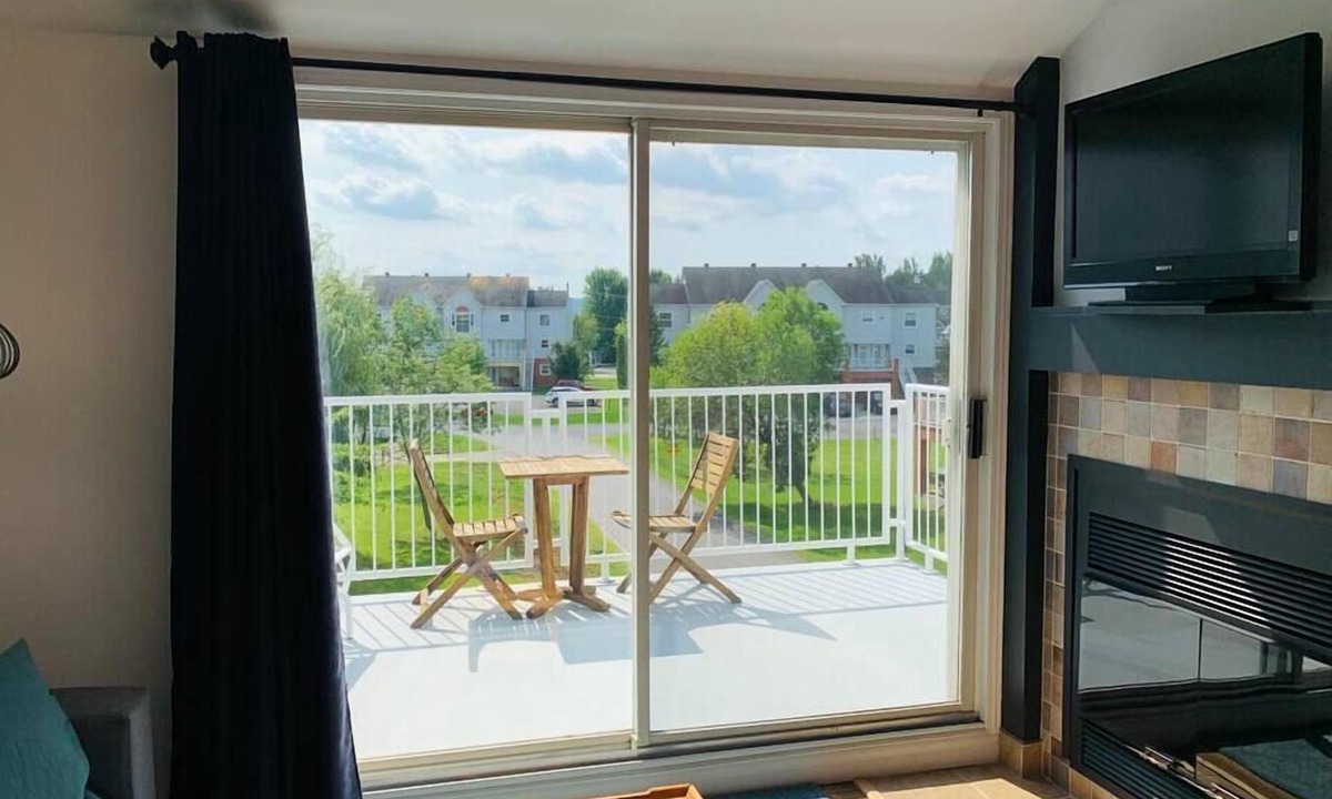 Magog Apartment | Loft Philémon - 5 minutes from Mont Orford/Magog
