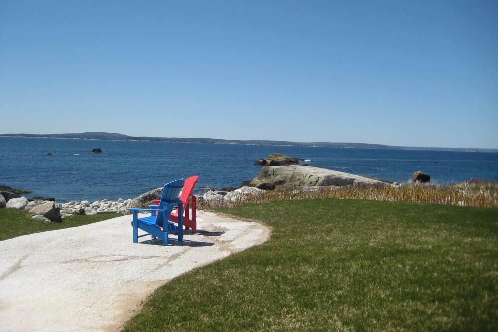 Peggy's Cove House | Lupins Cottage