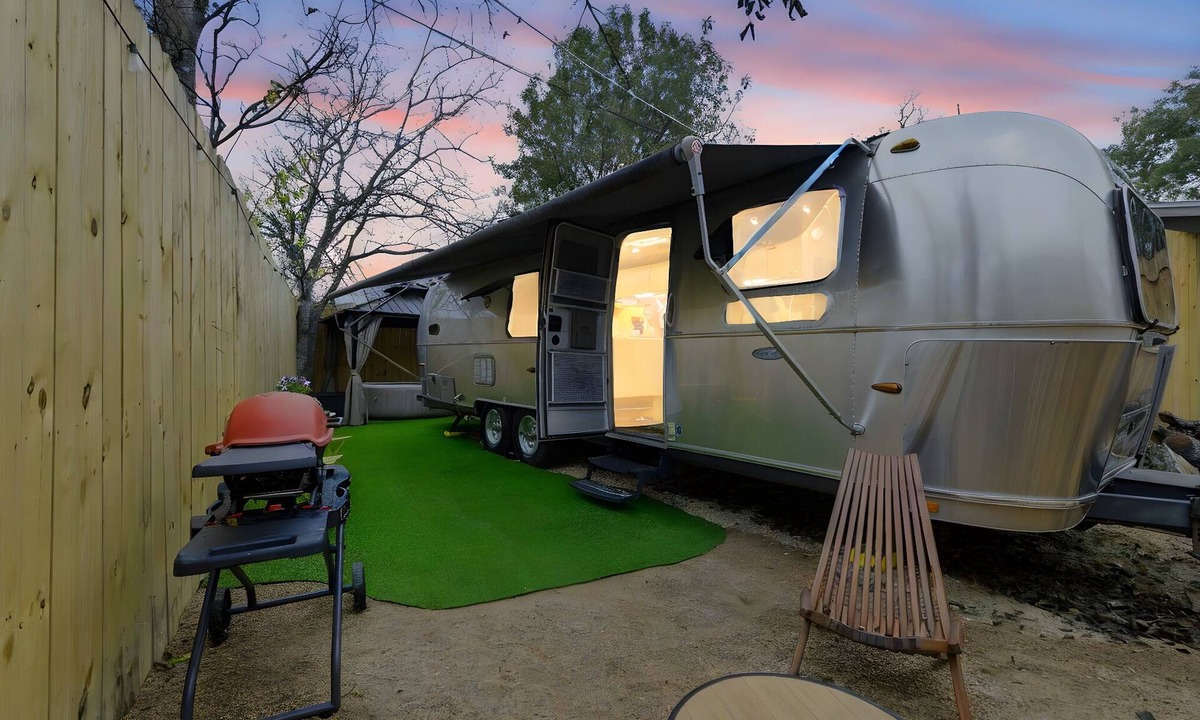 Alamo Heights House | Luxurious Airstream - Hot Tub/Near Airport