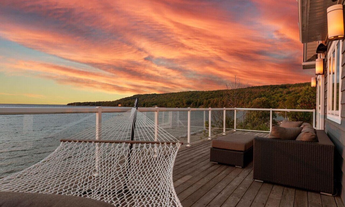 Tiny House | Luxurious Cottage in Tiny 5bd4bth Private Beach
