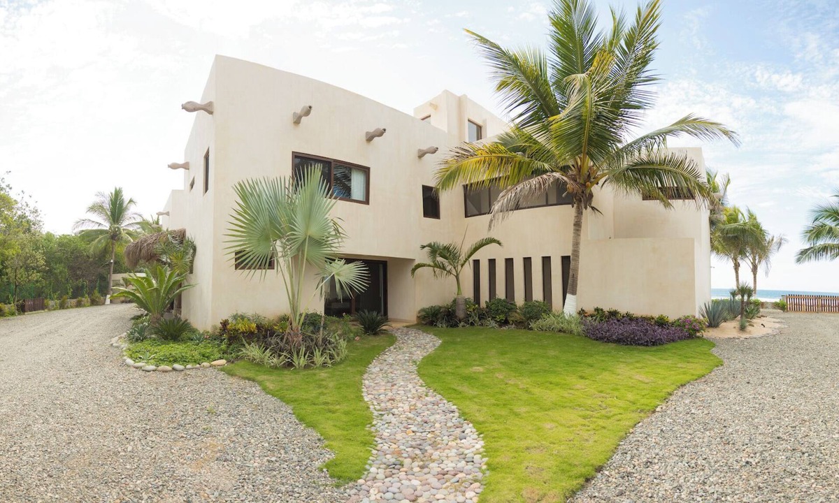 Zihuatanejo Villa | Luxurious oceanfront villa in Buenavista, 15 minutes from Ixtapa Zihuatanejo!